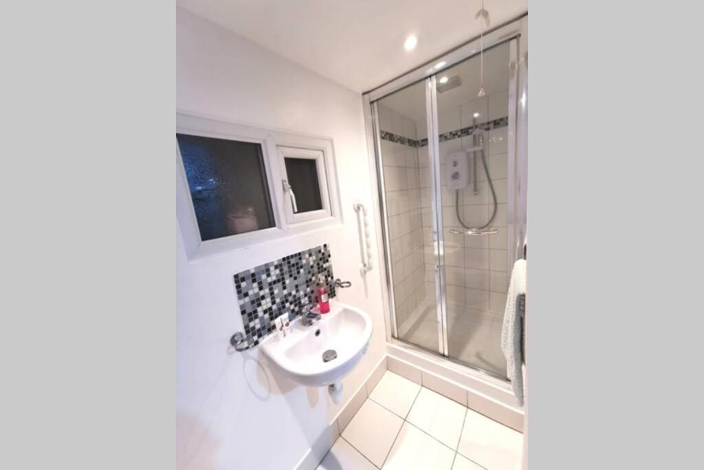 Private Comfortable Guest Suite - Nottingham Eksteriør billede